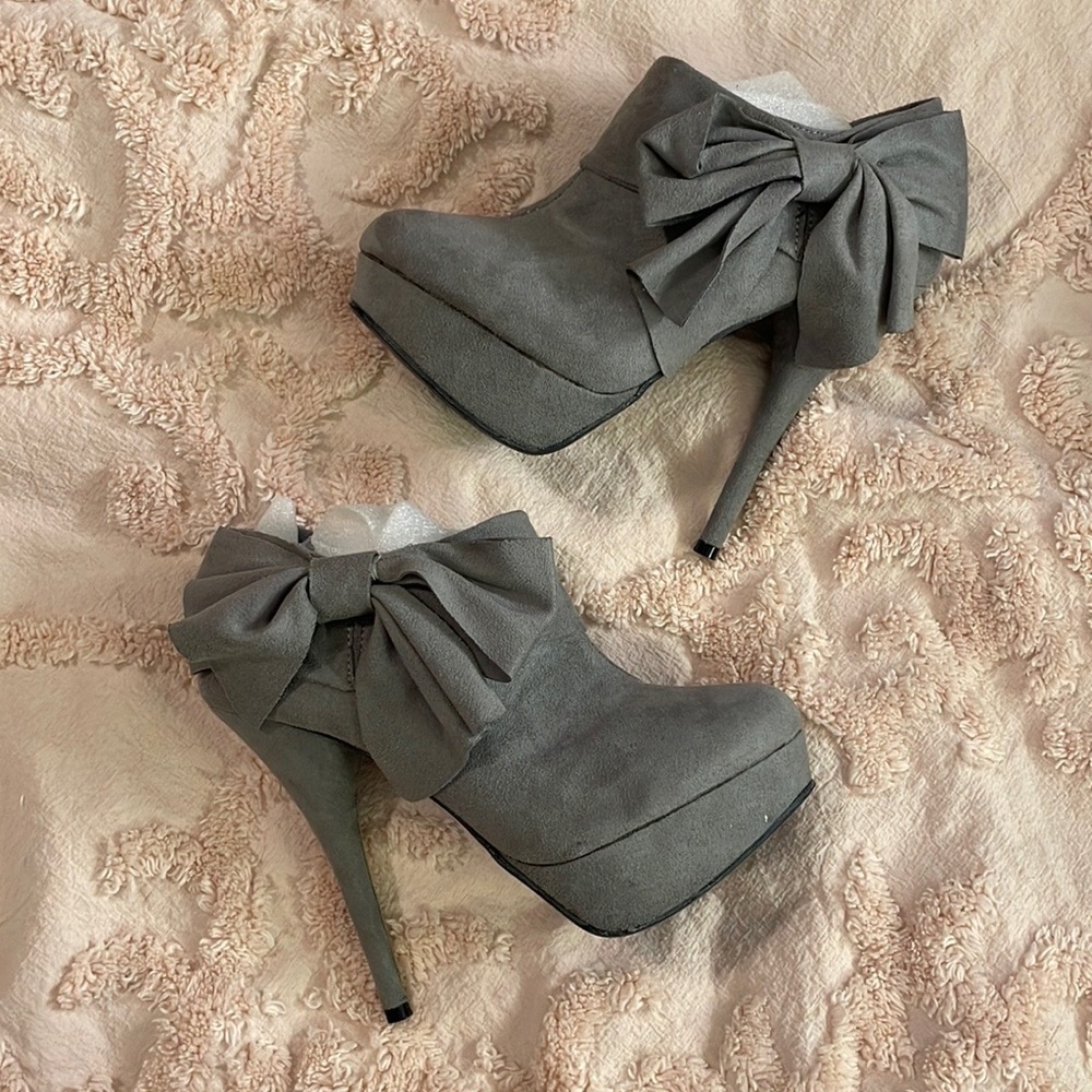 Gray Bows Ankle Booties - Picture 9 of 9